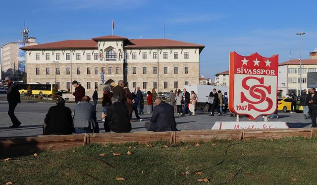 Sivassporlu futbolcu kaçtı, sosyal medya karıştı