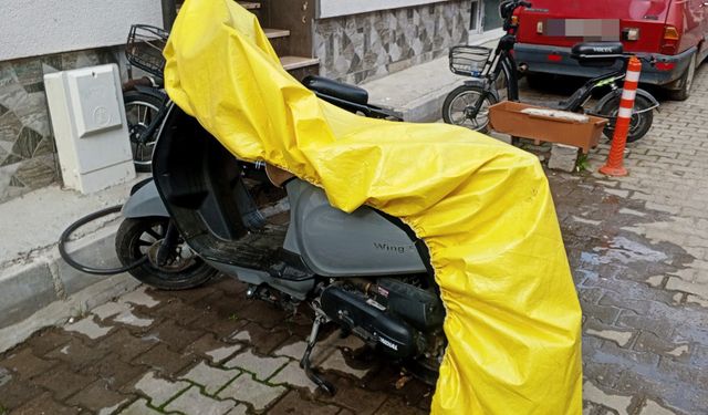 Yağışlı Havalarda Motosikletler Brandayla Korunuyor
