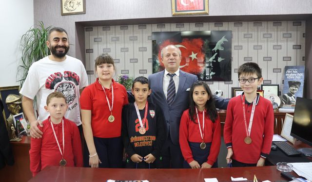 Satrançta Dereceye Giren Sporcular Ödüllendirildi