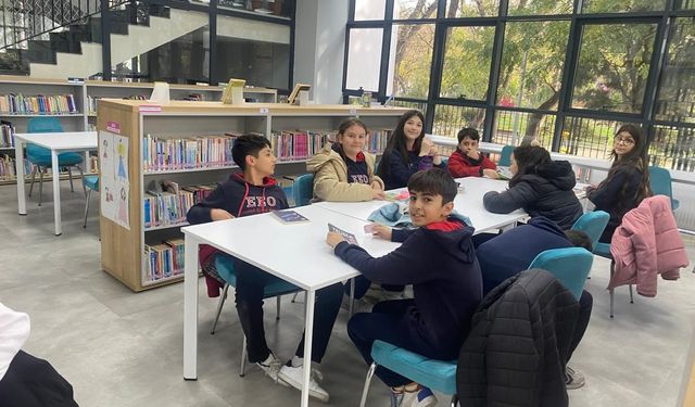 Lüleburgaz’da Ortaokul Öğrencilerinden Kütüphane Ziyareti