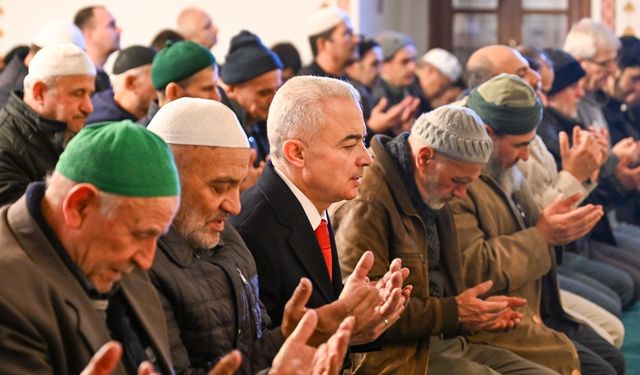 Vali Turan Regaip Kandili’ni Vatandaşlarla Birlikte İdrak Etti