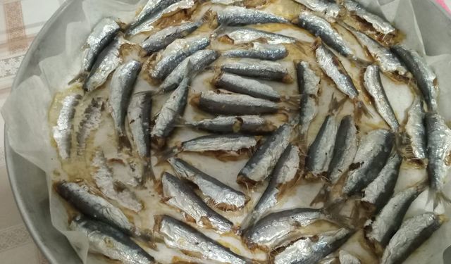 Fırında Sardalya Sofraları Süslüyor