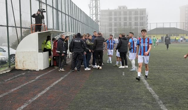 Tekirdağ Süper Amatör Lig’de saha karıştı, 5 kırmızı kart çıktı