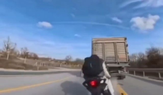 Motosiklet, kamyona arkadan çarptı: 1 yaralı