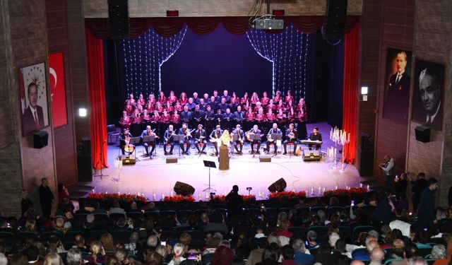 Tekirdağ'da öğretmenlerden anlamlı konser: Maarif Korosu sahne aldı