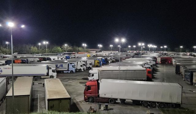 Bulgaristan tarafında 32 kilometre tır kuyruğu oluştu