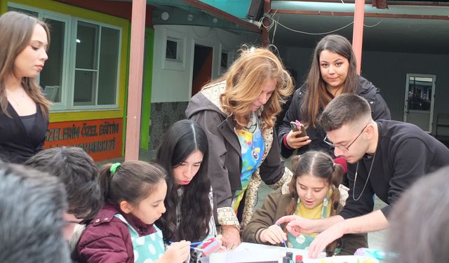 Üniversiteliler, engelli gençleri sevindirdi