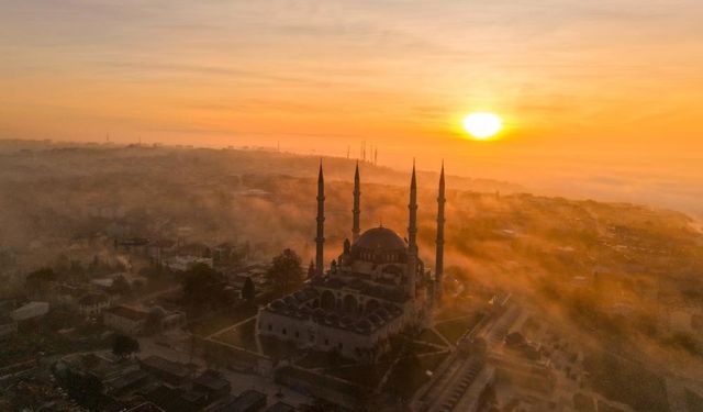 Selimiye Camii, sis ve güneşin ilk ışıklarıyla kartpostallık görüntü sundu