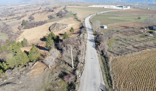 "Benim arazim" dedi, köy yolunu kestirdi