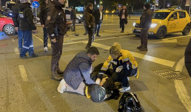 Çarpıştığı arabanın üzerinden takla attı: O anlar kamerada