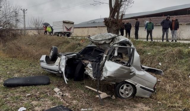Hurdaya dönen otomobil sürücüsü hastanede hayatını kaybetti