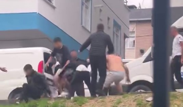 Başakşehir'de kardeş kavgası: Sopa, kemer ve bıçaklar havada uçuştu