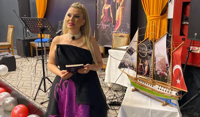 Aygül Yürür Hem Kitabını Hem Şarkısını Tanıttı