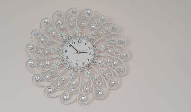 Dekoratif Duvar Saatleri Evlerin Vazgeçilmezi Oldu