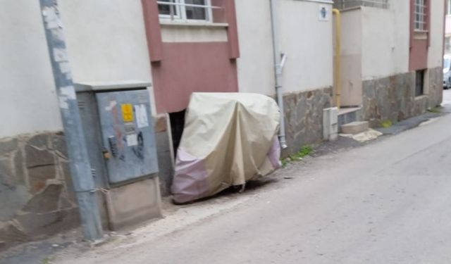 Motosiklet Yağmura Karşı Brandayla Korundu