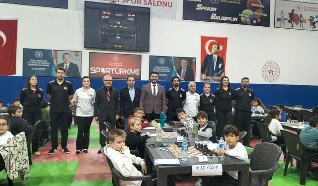 Satranç Turnuvasında 102 Sporcu Kıyasıya Yarıştı
