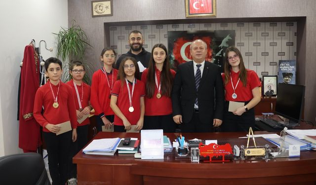 Satrançta Büyük Başarı: Büyükkarıştıran’dan 8 Madalya