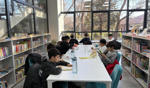 Minik Öğrencilerden Kütüphaneye Ziyaret