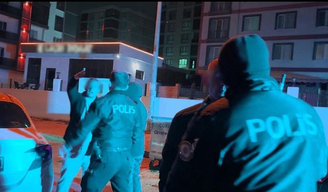 Alkollü sürücü ve yolcudan muhabire tepki: "O telefonu kırarım"