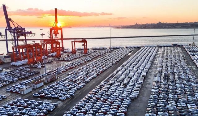 İthal otomobiller Haydarpaşa Limanı’nı doldurdu