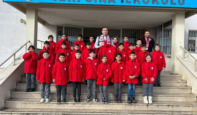 Antalyaspor'dan, Kapaklı'daki öğrencilere hediye