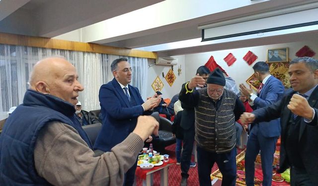 Edirne'de huzurevinde sıra gecesi: Gönüller bir oldu, yüzler güldü