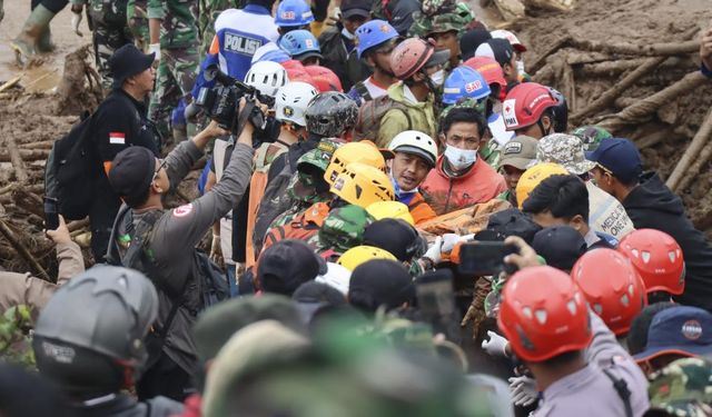 Endonezya’daki toprak kaymasında can kaybı 49’a yükseldi