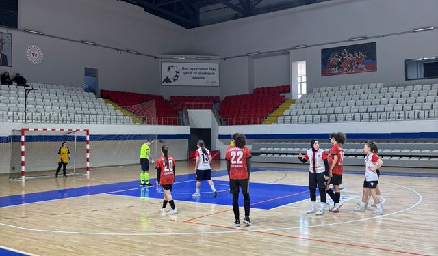 Genç Kızlar Futsal’da Kazanan Lüleburgaz Atatürk Anadolu Lisesi