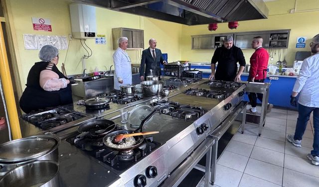 Müdür Altınöz Aşçılık Ustalık Belgesi Sınavını İnceledi