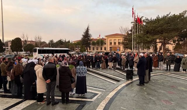 Umre Yolcuları Dualarla Uğurlandı