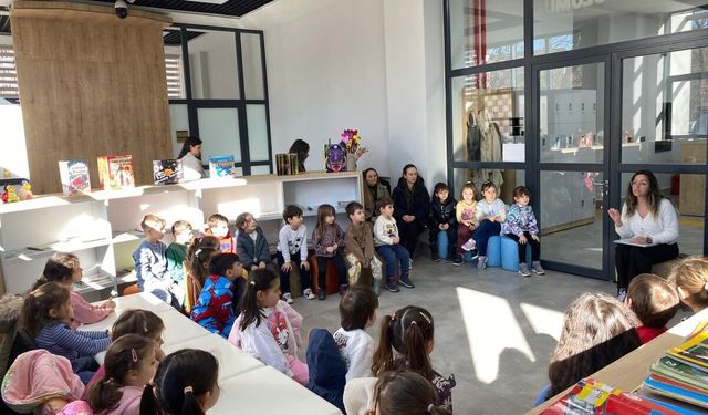 Minikler Kütüphanede Masal Dünyasıyla Buluştu