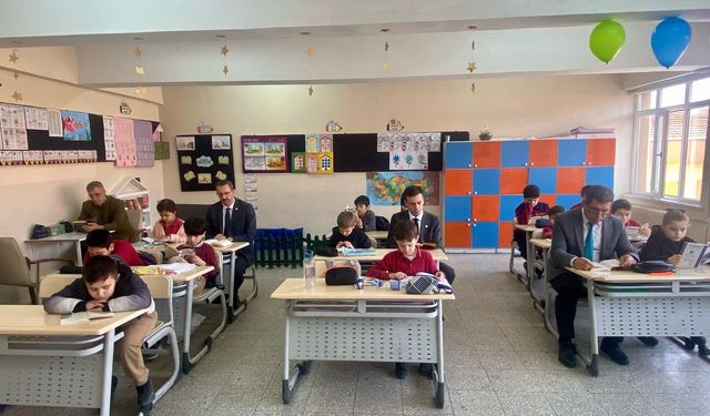 Kaymakam Özderin Öğrencilerle Okuma Saatine Katıldı