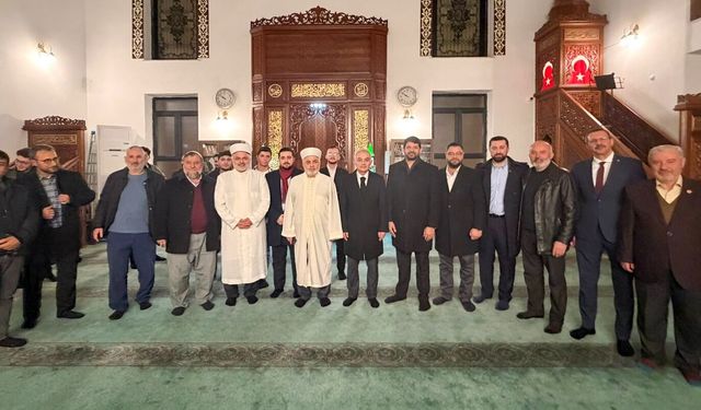 Vali, Teravih Namazı Sonrası Vatandaşlarla Buluştu