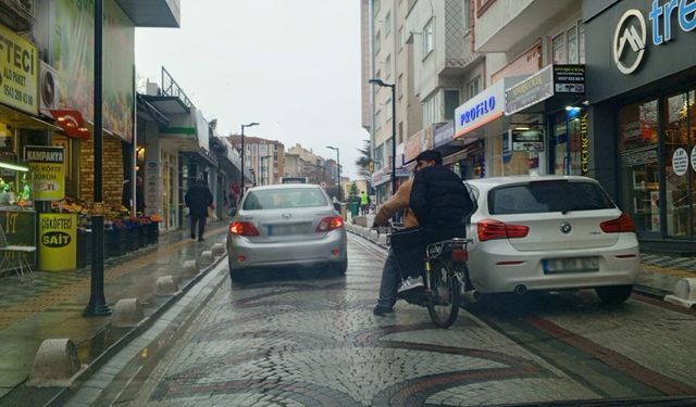 Kasksız ve Plakasız Motosiklet Sürücüsü Tepki Çekti