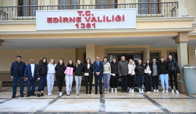 Bulgaristan Şampiyonu Kız Voleybol Takımı Edirne'de