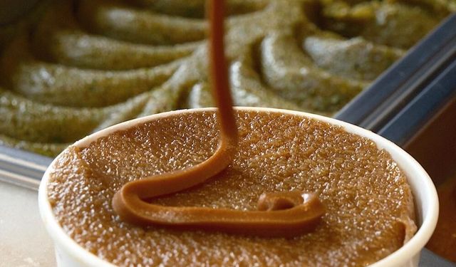 Yüzlerce yıllık tatlıyı dondurmayla buluşturdu; şimdi dünyaya satıyor