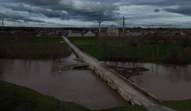 Tunca Nehri seddelerindeki menfez ve pompa istasyonları alarm veriyor