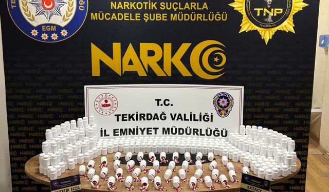 Çorlu'da 2 'torbacı' tutuklandı, 26 bin 730 sentetik ecza ele geçirildi