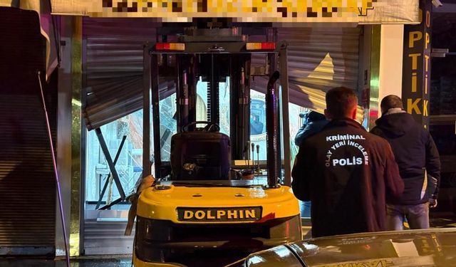 Kuyumcuda forkliftli hırsızlık