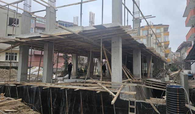 İnşaattan düşen işçi yaralandı