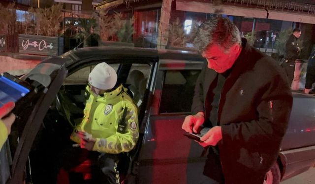 2.14 promil alkolle yakalandı: Gazeteciye el sallayıp yüzüne tükürdü