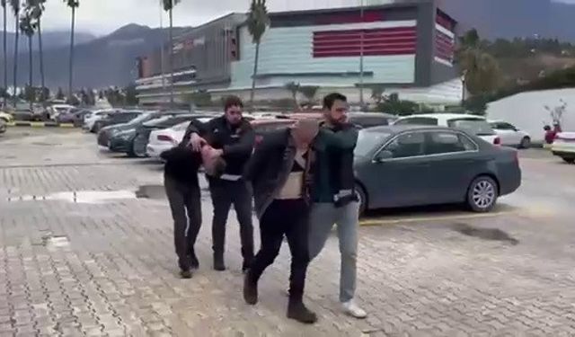 Polis memuruna kafa atan ve hakaret eden şahıs tutuklandı