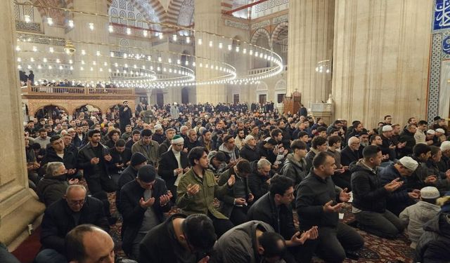 Selimiye Camii'nde 4 yıl aradan sonra ilk teravih