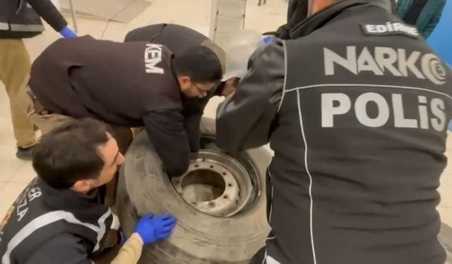 Tırın lastiğinden 22,5 kilogram uyuşturucu çıktı