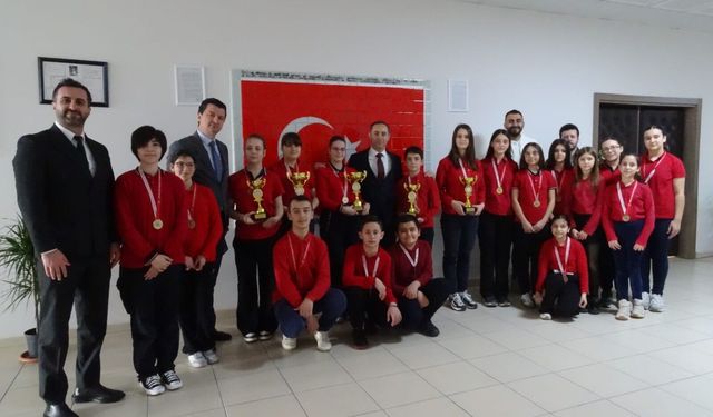 Büyükkarıştıran Ortaokulu’ndan Satrançta Büyük Başarı