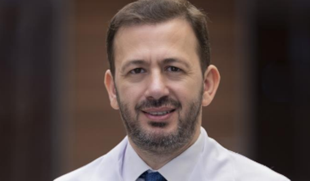 Uykuda tekme atmanın sebebi her zaman masum olmayabilir