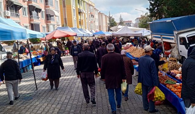 Kırklareli’nde Cumartesi Pazarı Yoğunluğu Yaşandı