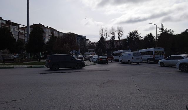 Kırklareli’nde Mesai ve Okul Bitiminde Trafik Kilitleniyor