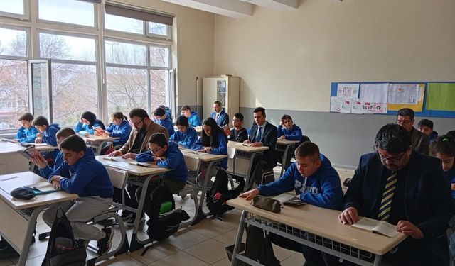 Özderin, Öğrencilerle Okuma Saatinde Buluştu
