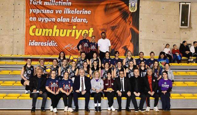Lüleburgaz’da Kadınlar Voleybol Turnuvası Başladı